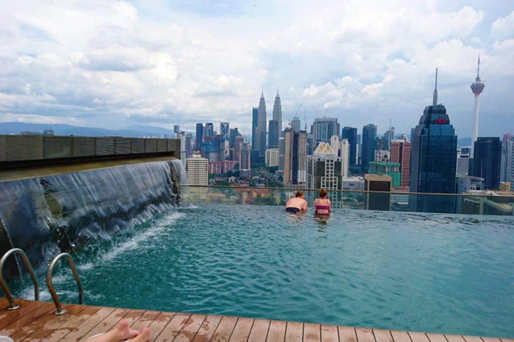 Klcc Regalia Suites Infinity Pool Куала Лумпур Екстериор снимка